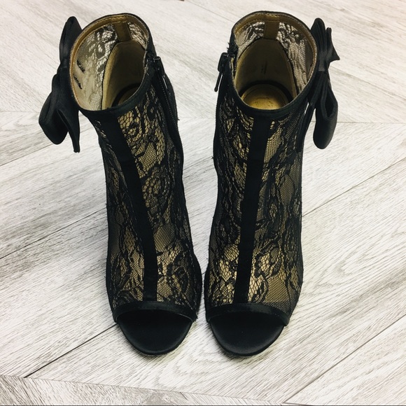 Badgley Mischka | Belle Lace Bow Booties Size 6.5 - Picture 5 of 8